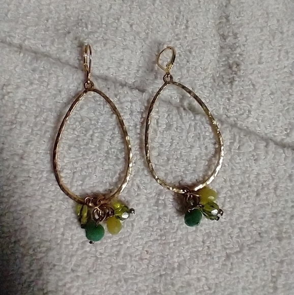 Goldtone green wire dangle earrings - Picture 1 of 3